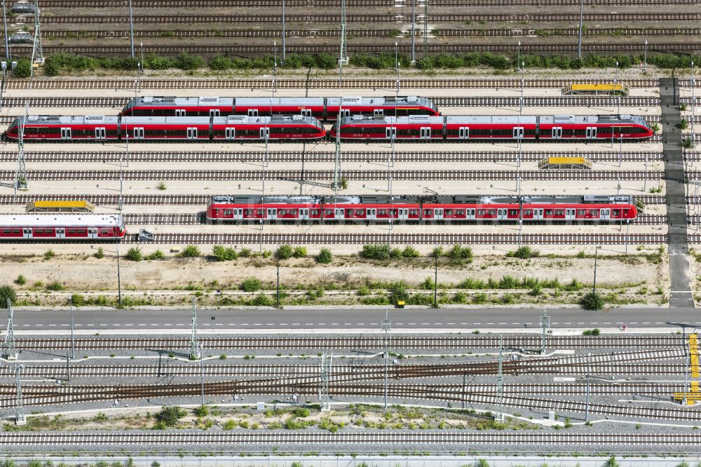 Aerial image Köln - S-Bahn railway station and sidings on street Etzelstrasse in the district Bilderstoeckchen in Cologne in the state North Rhine-Westphalia, Germany