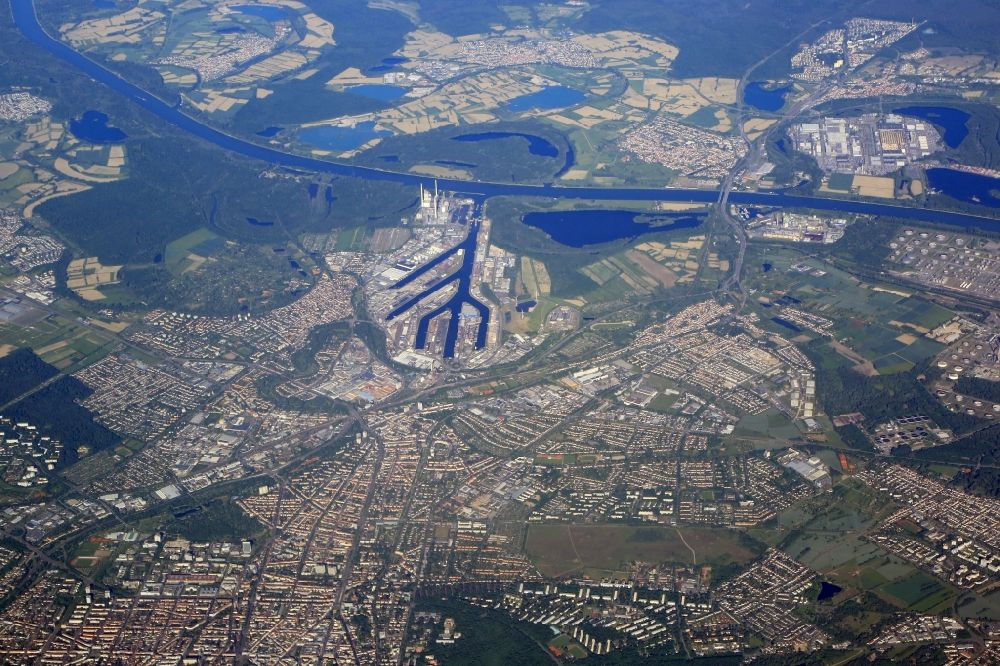 Aerial photograph Karlsruhe - City area with outside districts and inner city area in Karlsruhe in the state Baden-Wurttemberg, Germany. View to the docks and basins of the Inland port of the Rhine Harbour