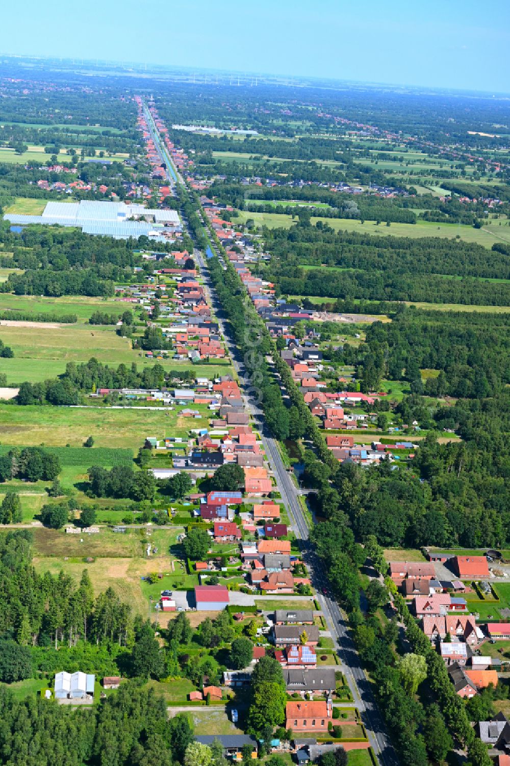 Börgermoor from the bird's eye view: Urban area with outskirts and inner city area on the edge of agricultural fields and arable land in Börgermoor in the state Lower Saxony, Germany