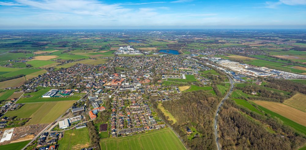 Hamminkeln from above - Urban area with outskirts and inner city area on the edge of agricultural fields and arable land in Hamminkeln in the state North Rhine-Westphalia, Germany