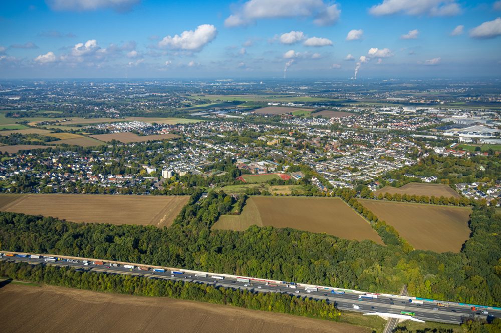 Holzwickede from above - Urban area with outskirts and inner city area on the edge of agricultural fields and arable land in Holzwickede at Ruhrgebiet in the state North Rhine-Westphalia, Germany