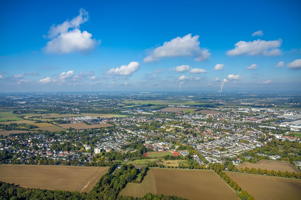 Aerial image Holzwickede - Urban area with outskirts and inner city area on the edge of agricultural fields and arable land in Holzwickede at Ruhrgebiet in the state North Rhine-Westphalia, Germany