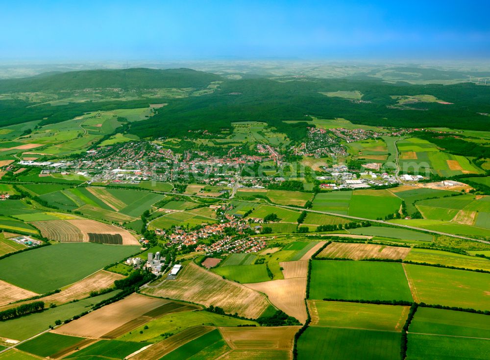 Aerial image Kirchheimbolanden - Urban area with outskirts and inner city area on the edge of agricultural fields and arable land in Kirchheimbolanden in the state Rhineland-Palatinate, Germany