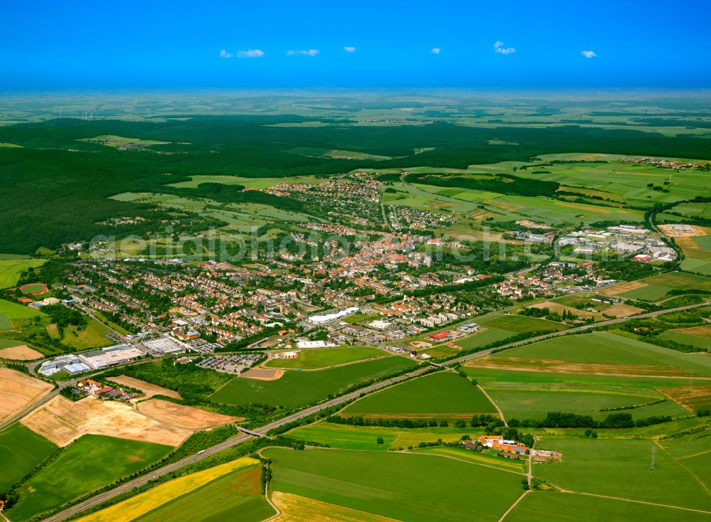 Aerial photograph Kirchheimbolanden - Urban area with outskirts and inner city area on the edge of agricultural fields and arable land in Kirchheimbolanden in the state Rhineland-Palatinate, Germany