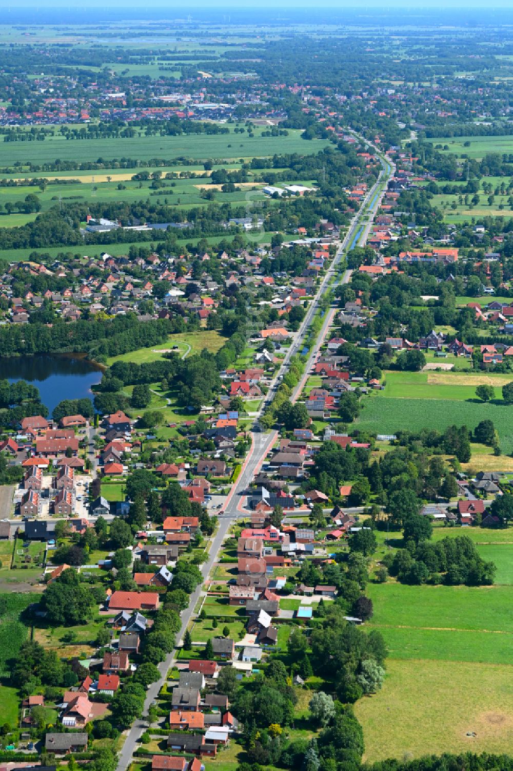 Klostermoor from the bird's eye view: Urban area with outskirts and inner city area on the edge of agricultural fields and arable land in Klostermoor in the state Lower Saxony, Germany