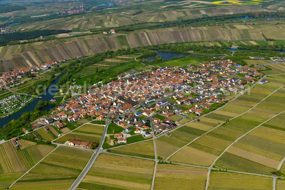 Aerial photograph Nordheim am Main - Urban area with outskirts and inner city area on the edge of agricultural fields and arable land in Nordheim am Main in the state Bavaria, Germany