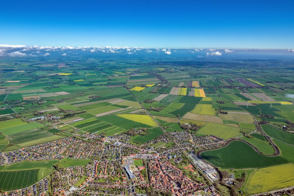 Otterndorf from the bird's eye view: Urban area with outskirts and inner city area on the edge of agricultural fields and arable land in Otterndorf in the state Lower Saxony, Germany