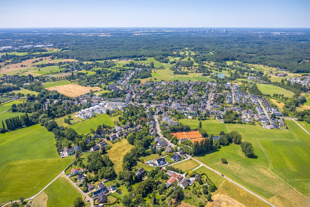 Selbeck from above - Urban area with outskirts and inner city area on the edge of agricultural fields and arable land in Selbeck at Ruhrgebiet in the state North Rhine-Westphalia, Germany