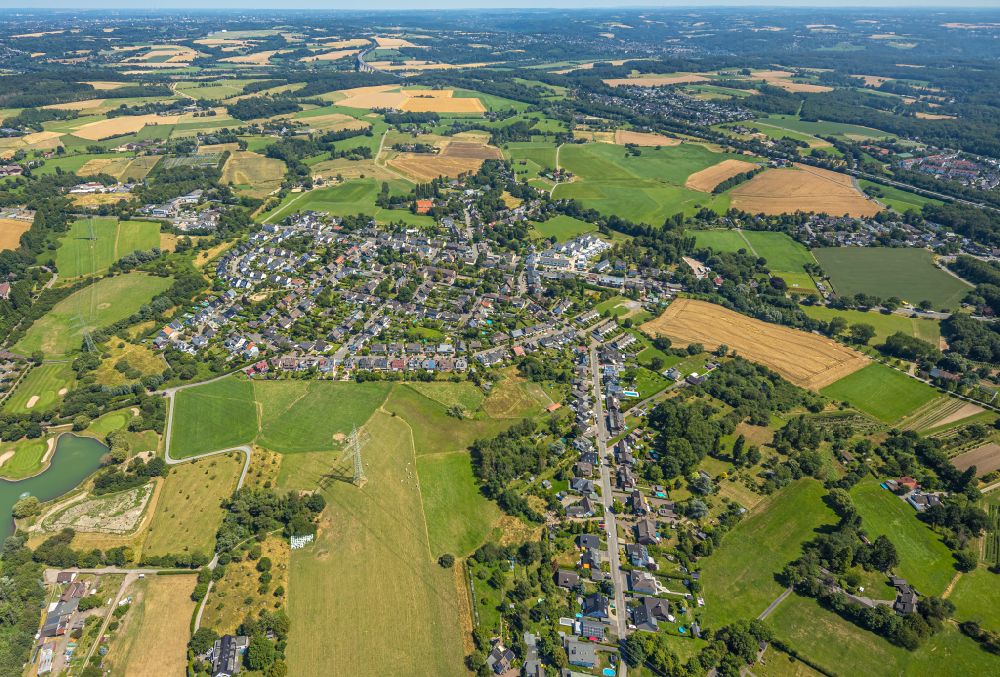 Aerial photograph Selbeck - Urban area with outskirts and inner city area on the edge of agricultural fields and arable land in Selbeck at Ruhrgebiet in the state North Rhine-Westphalia, Germany