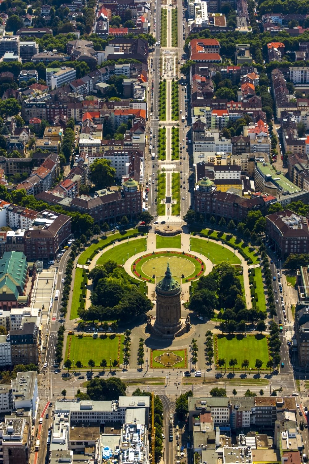 Mannheim from the bird's eye view: City Park at Water Tower Place Friedrich in Mannheim in Baden-Wuerttemberg