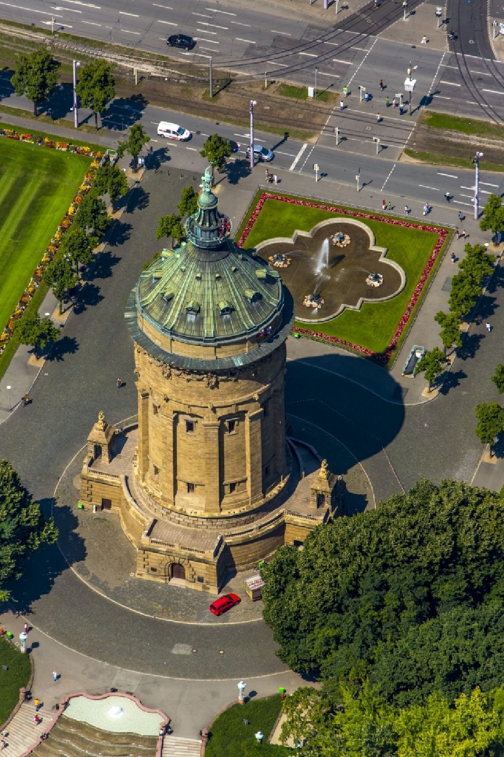 Mannheim from the bird's eye view: City Park at Water Tower Place Friedrich in Mannheim in Baden-Wuerttemberg