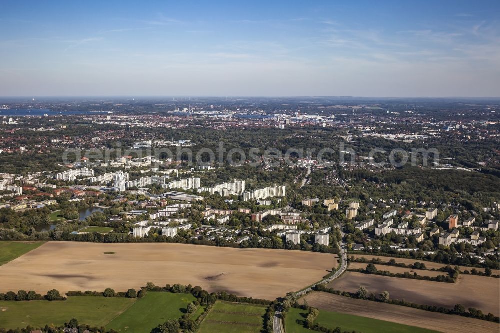 Aerial image Melsdorf - Outskirts and outlying district - residential areas between the town border of Kiel- Mettenhof and fields in Melsdorf in the federal state Schleswig-Holstein, Germany