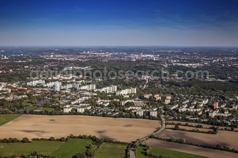 Aerial photograph Melsdorf - Outskirts and outlying district - residential areas between the town border of Kiel- Mettenhof and fields in Melsdorf in the federal state Schleswig-Holstein, Germany