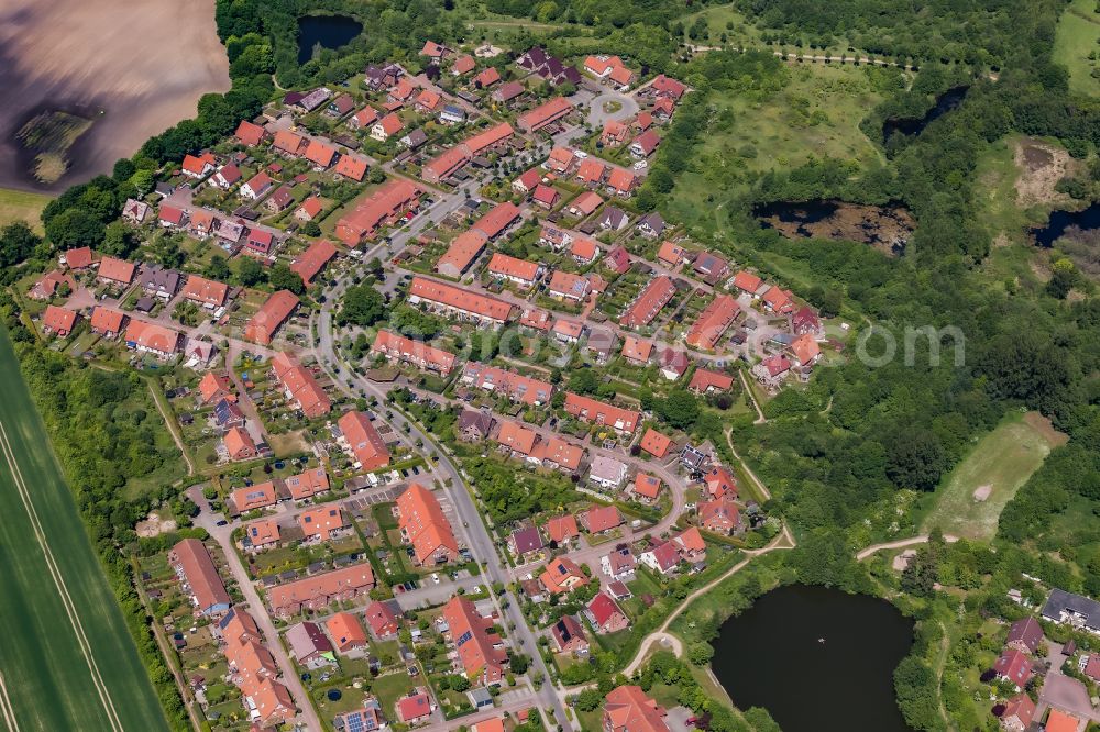 Eckernförde from the bird's eye view: Outskirts residential on street Domsland in Eckernfoerde in the state Schleswig-Holstein, Germany