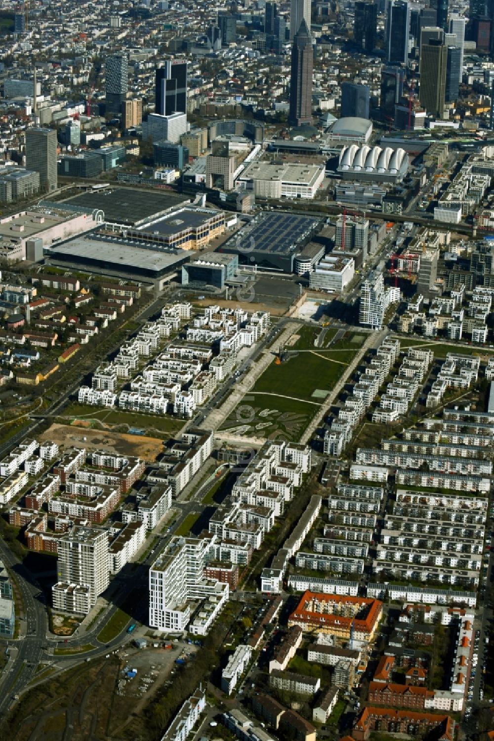 Aerial image Frankfurt am Main - Outskirts residential in Europaviertel on Europa-Allee in the district Gallus in Frankfurt in the state Hesse, Germany