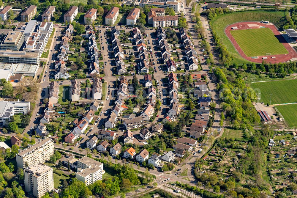 Aerial photograph Ettlingen - Outskirts residential on Gatschina Park in Sueden von in Ettlingen in the state Baden-Wuerttemberg, Germany
