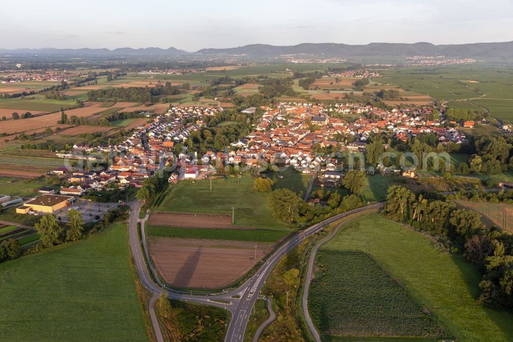 Geinsheim from above - Outskirts residential in Geinsheim in the state Rhineland-Palatinate, Germany