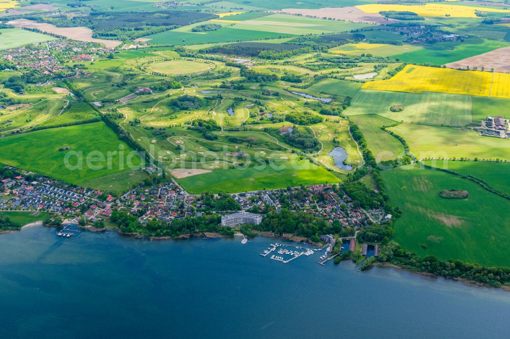 Aerial photograph Göhren-Lebbin - Outskirts residential with the Fleesen lake in Goehren-Lebbin in the state Mecklenburg - Western Pomerania