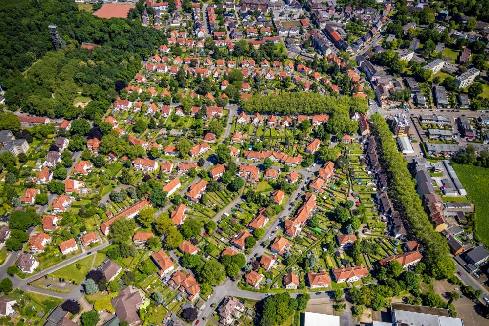 Herne from the bird's eye view: Outskirts residential historischen Bergarbeitersiedlung, Zechenhaeuser Gartenstadt Teutoburgia in Herne in the state North Rhine-Westphalia, Germany