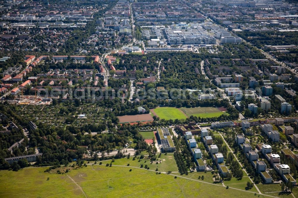 Aerial photograph München - Outskirts residential Nordheide - Panzerwiese in the district Milbertshofen-Am Hart in Munich in the state Bavaria, Germany