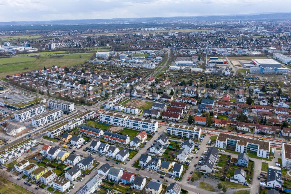 Karlsruhe from the bird's eye view: Outskirts residential in the district Knielingen in Karlsruhe in the state Baden-Wurttemberg, Germany