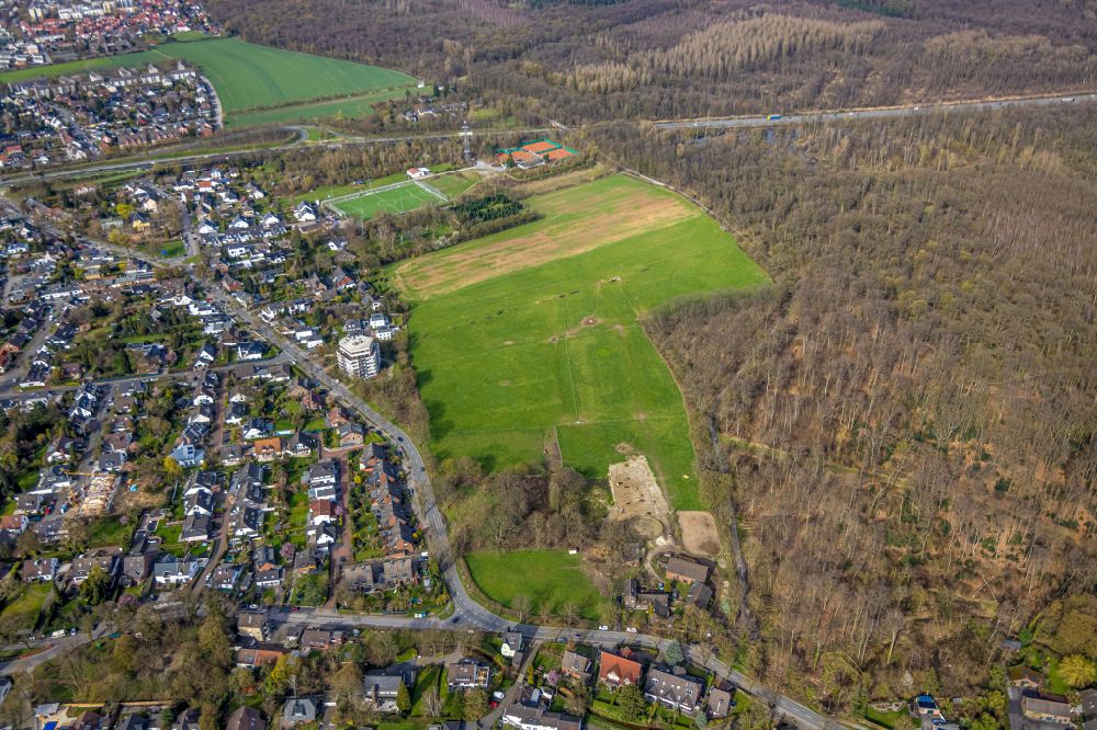 Duisburg from above - Outskirts residential on the Rahmer Benden and the forest area Grindsmark in Duisburg in the state North Rhine-Westphalia, Germany