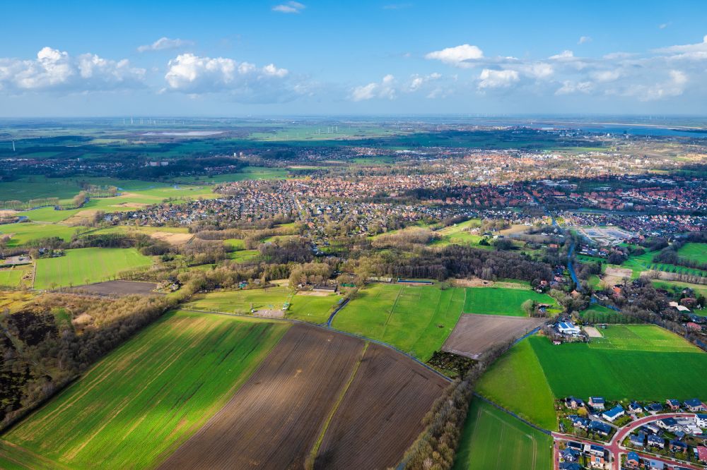 Stade from the bird's eye view: City view from the outskirts with adjacent agricultural fields Barge in Stade in the state Lower Saxony, Germany