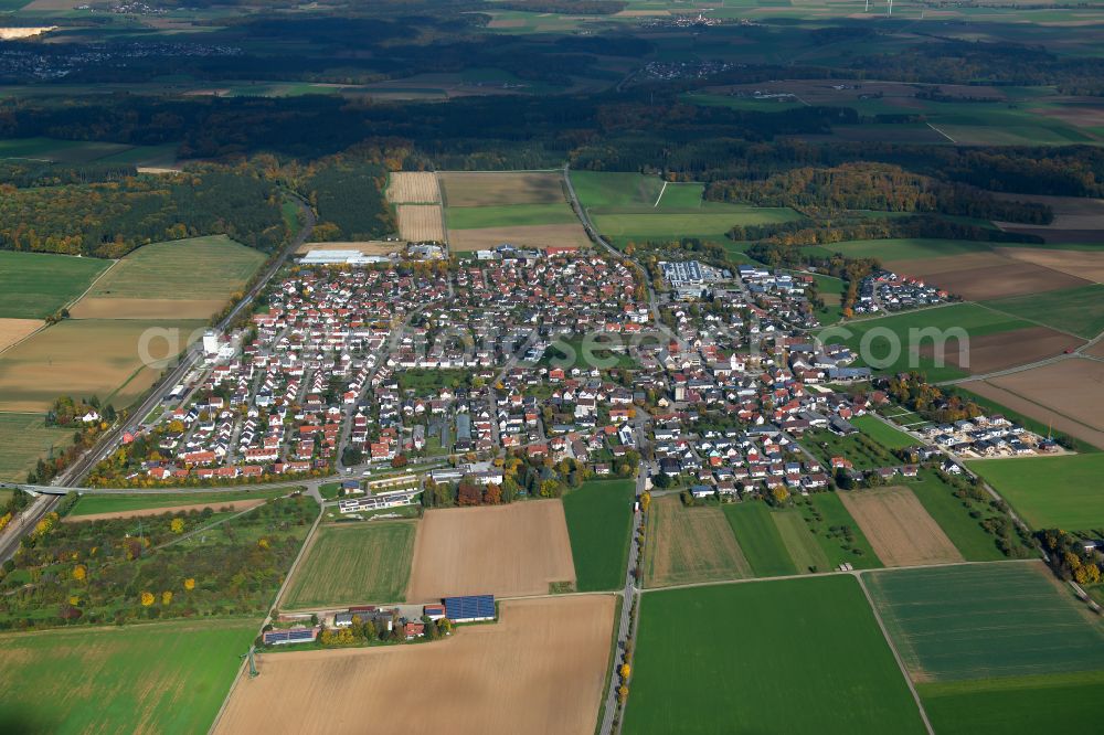Beimerstetten from the bird's eye view: City view from the outskirts with adjacent agricultural fields in Beimerstetten in the state Baden-Wuerttemberg, Germany