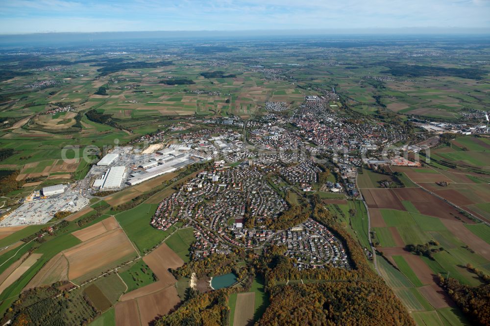 Ehingen (Donau) from the bird's eye view: City view from the outskirts with adjacent agricultural fields in Ehingen (Donau) in the state Baden-Wuerttemberg, Germany