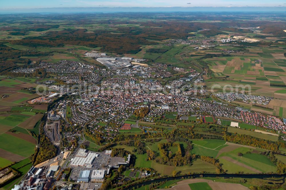 Ehingen (Donau) from the bird's eye view: City view from the outskirts with adjacent agricultural fields in Ehingen (Donau) in the state Baden-Wuerttemberg, Germany