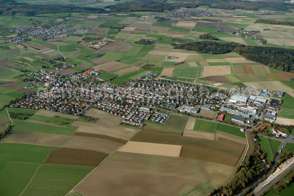 Aerial photograph Einsingen - City view from the outskirts with adjacent agricultural fields in Einsingen in the state Baden-Wuerttemberg, Germany