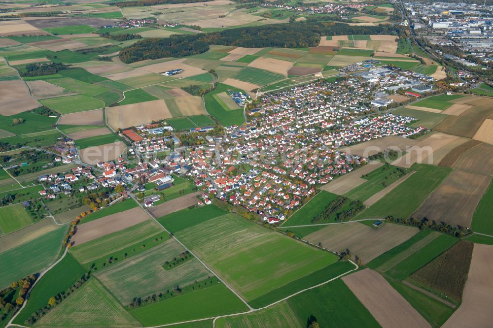 Einsingen from the bird's eye view: City view from the outskirts with adjacent agricultural fields in Einsingen in the state Baden-Wuerttemberg, Germany