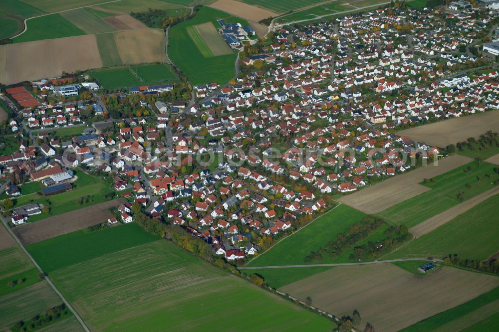 Aerial image Einsingen - City view from the outskirts with adjacent agricultural fields in Einsingen in the state Baden-Wuerttemberg, Germany