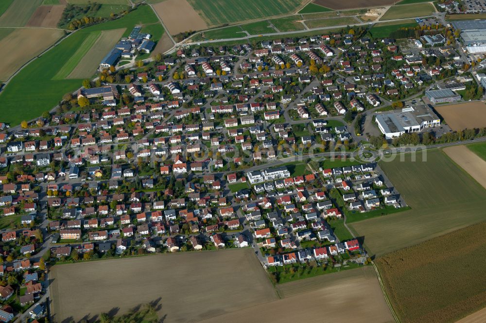 Aerial photograph Einsingen - City view from the outskirts with adjacent agricultural fields in Einsingen in the state Baden-Wuerttemberg, Germany