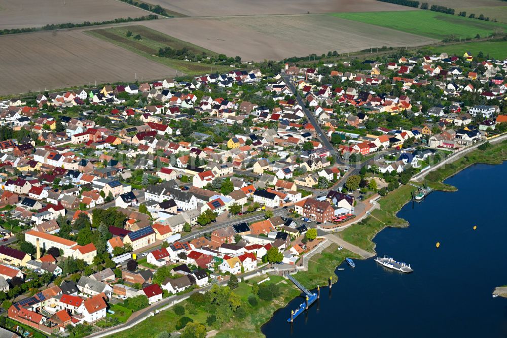 Elster (Elbe) from the bird's eye view: City view from the outskirts with adjacent agricultural fields in Elster (Elbe) in the state Saxony-Anhalt, Germany