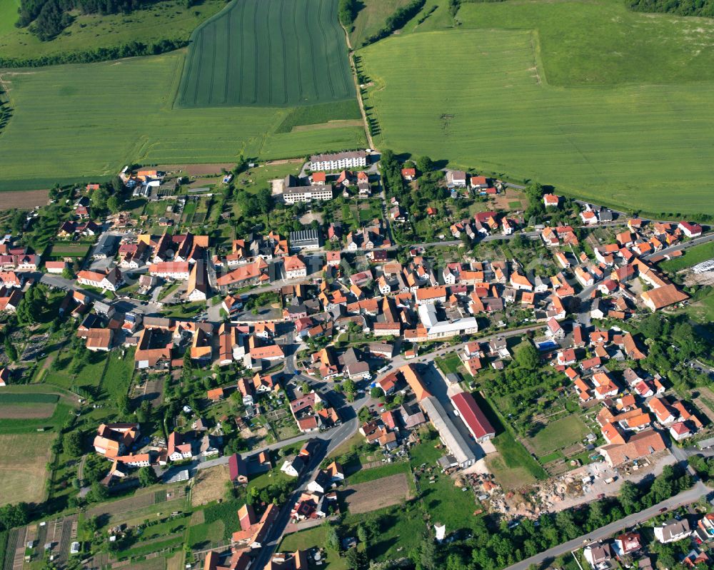 Großtöpfer from above - City view from the outskirts with adjacent agricultural fields in Großtöpfer in the state Thuringia, Germany