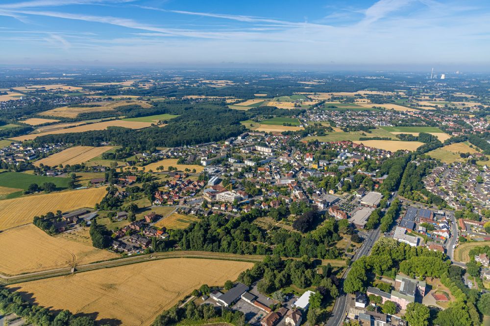 Hamm from the bird's eye view: City view from the outskirts with adjacent agricultural fields in the district Herringen in Hamm at Ruhrgebiet in the state North Rhine-Westphalia, Germany