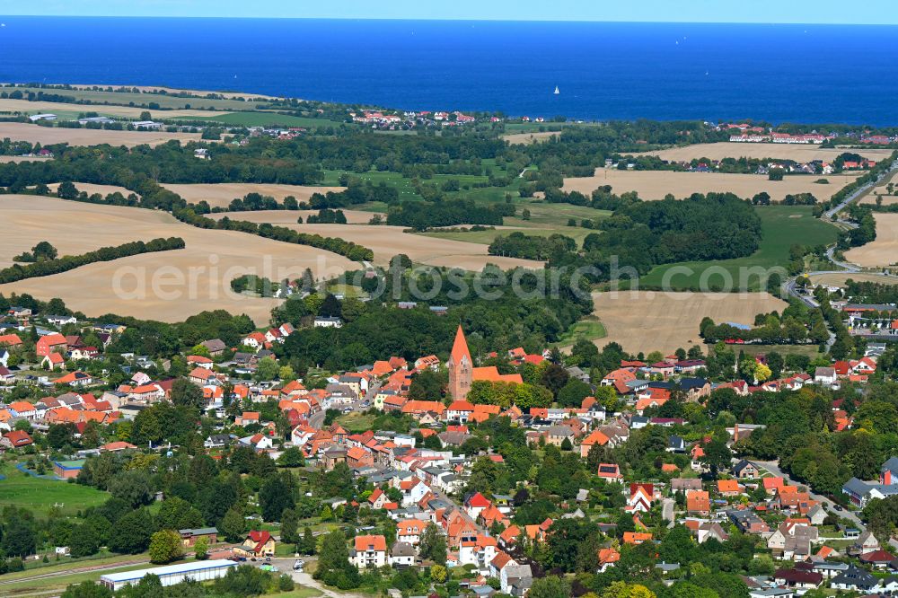 Klütz from the bird's eye view: City view from the outskirts with adjacent agricultural fields in Kluetz in the state Mecklenburg - Western Pomerania, Germany