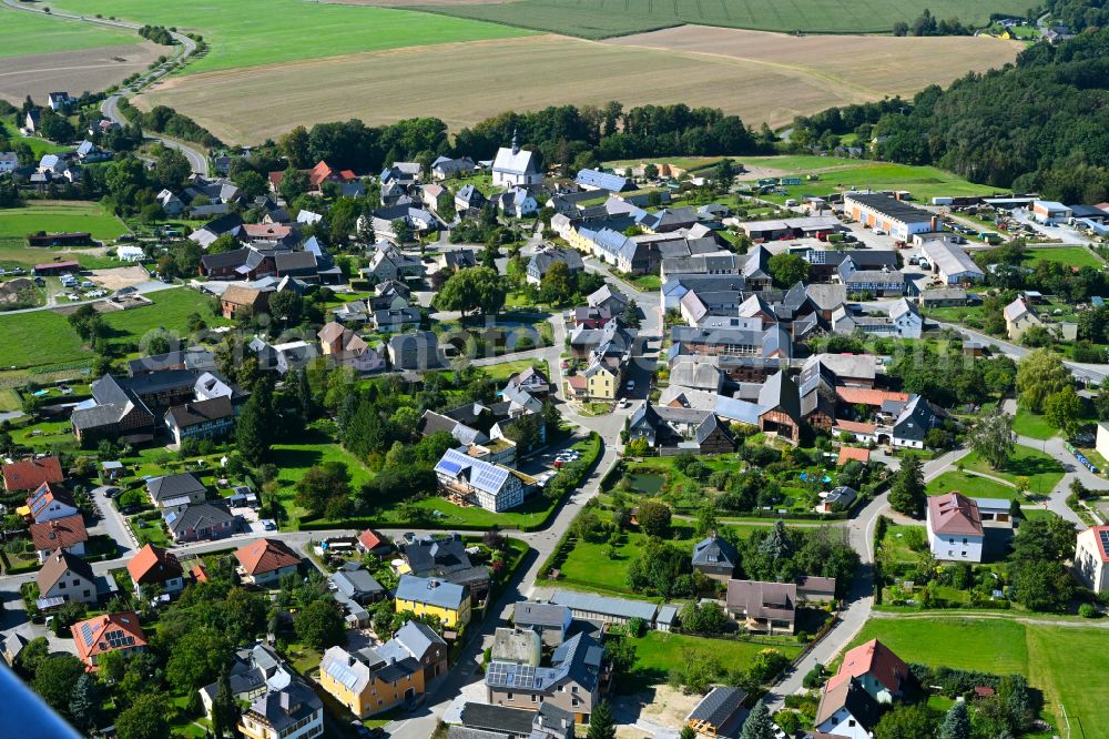 Naitschau from the bird's eye view: City view from the outskirts with adjacent agricultural fields in Naitschau in the state Thuringia, Germany