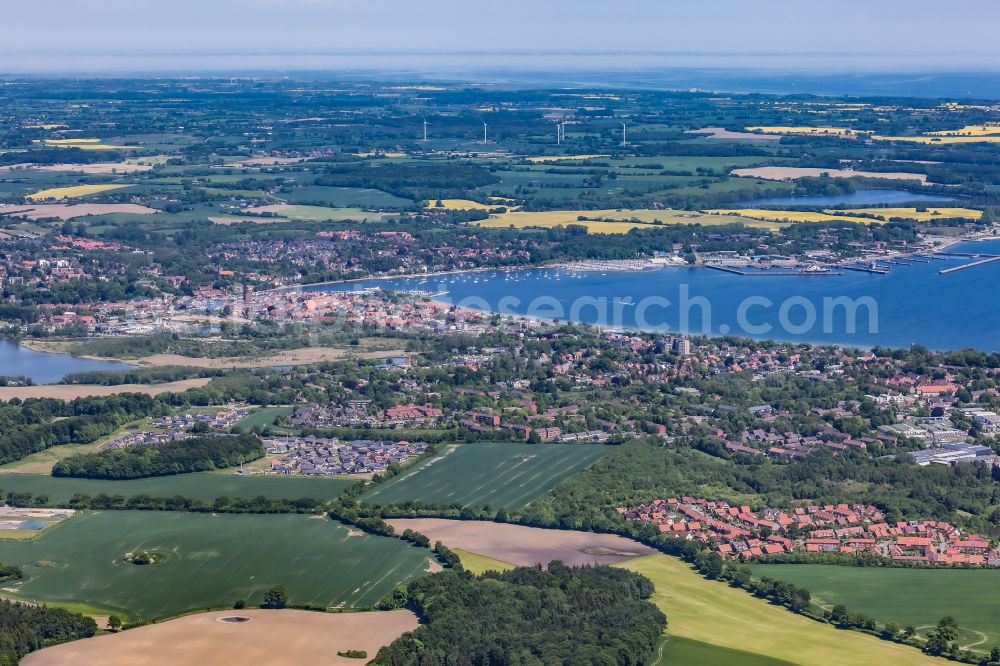 Aerial photograph Schleswig - City view from the outskirts with adjacent agricultural fields in Schleswig in the state Schleswig-Holstein, Germany