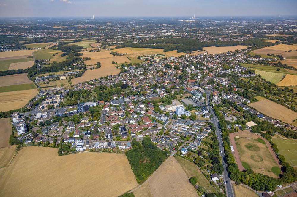 Aerial photograph Stockum - City view from the outskirts with adjacent agricultural fields in Stockum at Ruhrgebiet in the state North Rhine-Westphalia, Germany