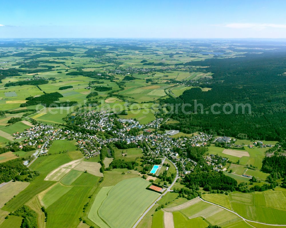 Zell im Fichtelgebirge from the bird's eye view: City view from the outskirts with adjacent agricultural fields in Zell im Fichtelgebirge in the state Bavaria, Germany