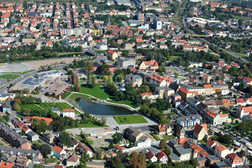 Staßfurt from above - On 15 June 2006 was opened on the occasion of the 1200 anniversary of the city of Stassfurt the city lake, in a reduction in the area of the city in the former market square ( Wendelitz ) an artificial lake with a small loop trail and parks in Saxony-Anhalt