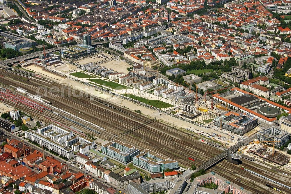 München from the bird's eye view: District view with streets, houses, tracks and Arnulfpark in the district Maxvorstadt in Munich in the state Bavaria, Germany