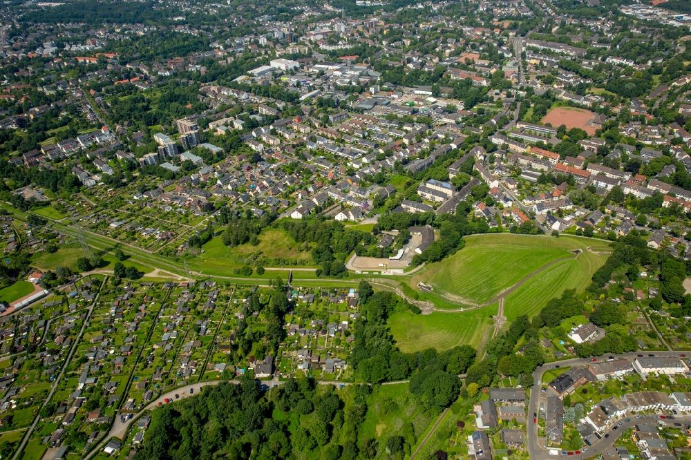 Essen from above - District Bergeborbeck the Borbecker Muehlenbach in the urban area in Essen in North Rhine-Westphalia