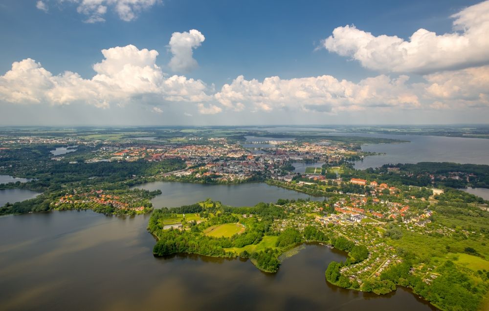 Schwerin from the bird's eye view: The part of town garden city capital of Schwerin to the east of the Ostorfer lake and to the south of the decayed lake in the federal state Mecklenburg-West Pomerania