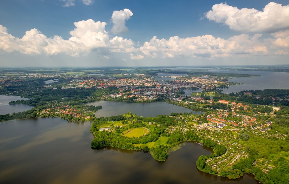 Aerial image Schwerin - The part of town garden city capital of Schwerin to the east of the Ostorfer lake and to the south of the decayed lake in the federal state Mecklenburg-West Pomerania