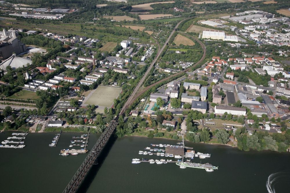 Aerial image Wiesbaden Mainz-Amöneburg - The lying on the banks of the Rhine district Mainz-Amoeneburg with residential areas, marinas, railway bridge with tracks and a large police station in Wiesbaden in Hesse