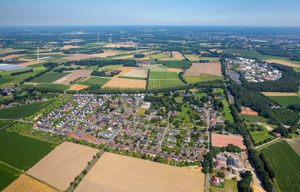 Bottrop from above - District Stadtteil Kuhberg in the city in Bottrop in the state North Rhine-Westphalia