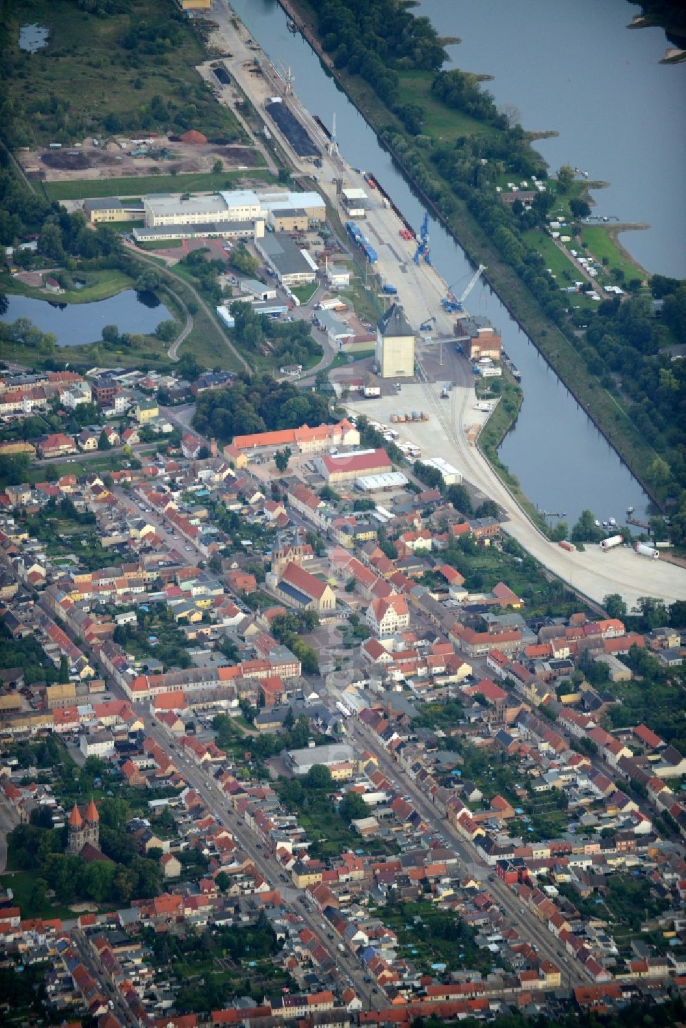 Aerial image Aken - View of Aken in the state of Saxony-Anhalt. The town consists of a symmetrical residential area on the Elbe riverbank